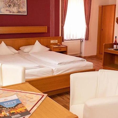 Hotel Garni Zum Hirschen Iphofen Luaran gambar